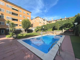 Pis a Ca n´Alzamora. Terraza, piscina y parking! tu nuevo hogar en can alzamora