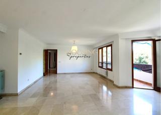 Location Appartement à Plaça dels Patins. Grandes dimensiones y con parking en la rambla