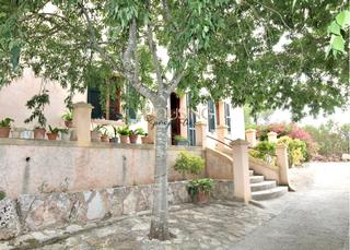 House in Costitx. Amplia rústica en las afueras de costitx