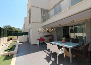 Reihenhaus in Les Maravelles. Cerca de la playa, en residencial con piscinas y jardines