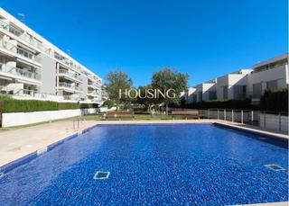Miete Erdgeschoss in Les Maravelles. Planta baja con terraza y jardin en residencial con piscinas