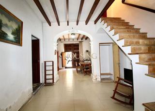 Casa adosada en Llucmajor Interior. Amplia casa a reformar en llucmajor pueblo