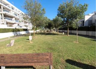 Alquiler Planta baja en Les Maravelles. Con terraza y jardin en residencial con piscinas