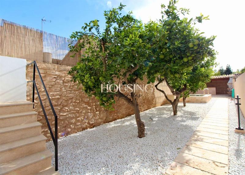 Foto 052825e2-5045-4e96-8004-80978a4264cb. Casa adossada amb xemeneia piscina a Llucmajor interior Llucmajor