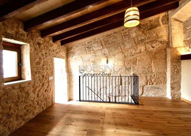 Foto 0d481805-5c76-4d97-bd3b-b60890031a38. Casa adossada amb xemeneia piscina a Llucmajor interior Llucmajor