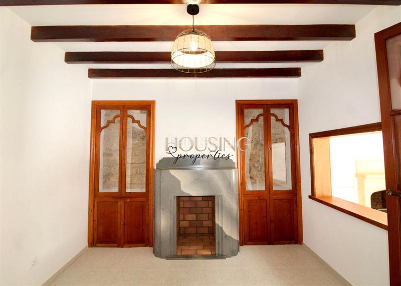 Foto 8c71ed78-e32d-4d3a-9978-438cd618658c. Casa adossada amb xemeneia piscina a Llucmajor interior Llucmajor