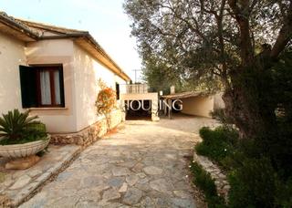 Casa en Sa Cabaneta. Amplia casa con jardin y garaje en sa cabaneta