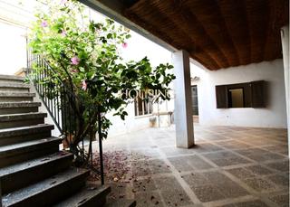 Casa adossada a Llucmajor Interior. Gran casa señorial en el corazón de llucmajor