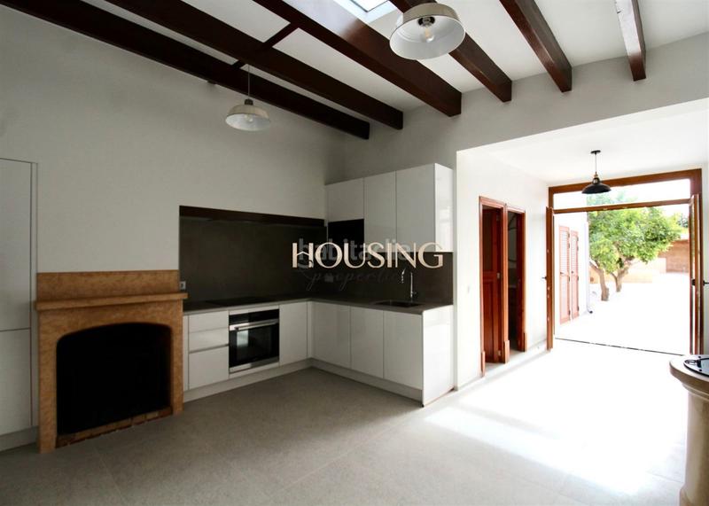 Foto f85b7d9e-7d4a-4b85-ab81-8b7ae2b55bc1. Casa adossada amb xemeneia piscina a Llucmajor interior Llucmajor