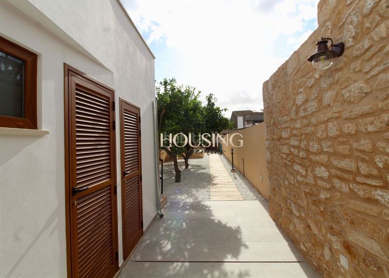 Foto 08739880-0779-47ab-9dc2-afed71b85131. Casa adosada casa con reforma y parking, a estrenar, en el pueblo en Llucmajor