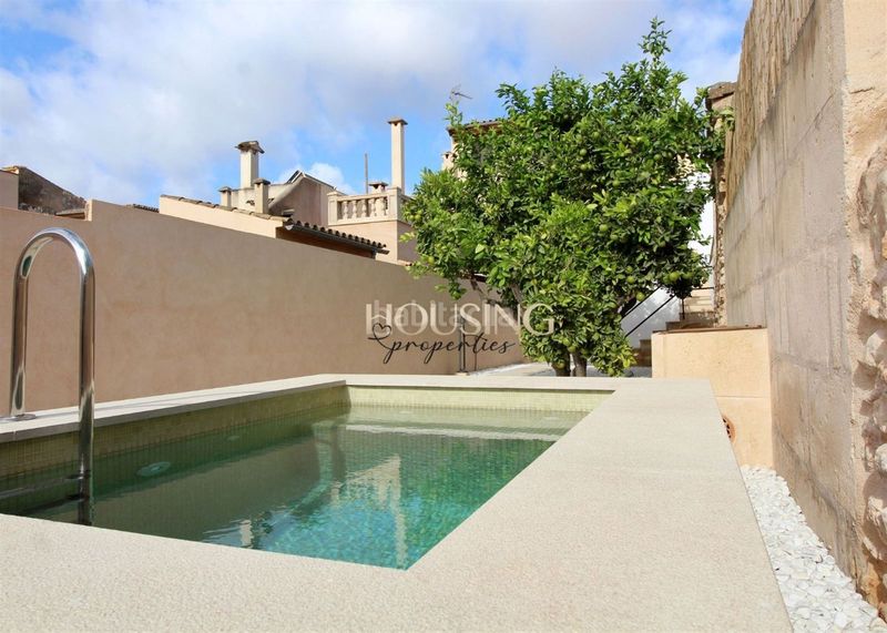 Foto 0a685321-261f-4808-a826-35a2ef08d030. Casa adosada casa con reforma y parking, a estrenar, en el pueblo en Llucmajor