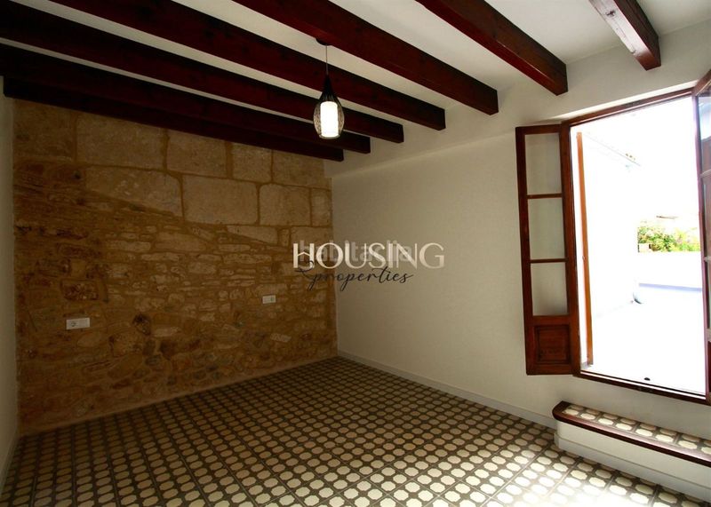 Foto 1f6ca515-05d7-4c44-9cfd-1e9036075902. Casa adosada casa con reforma y parking, a estrenar, en el pueblo en Llucmajor