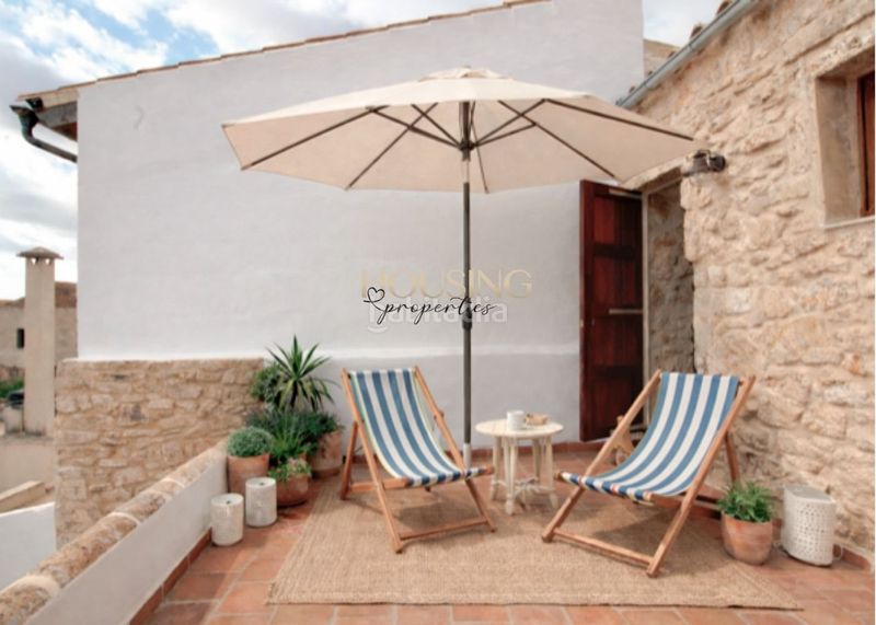 Foto 49e99c83-ffe4-4ba3-9227-16a95fa8d222. Casa adosada casa con reforma y parking, a estrenar, en el pueblo en Llucmajor