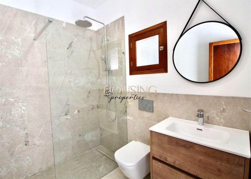 Foto 4a183c6a-257c-4ba6-ab51-ca6e3ffc2a2d. Casa adosada casa con reforma y parking, a estrenar, en el pueblo en Llucmajor