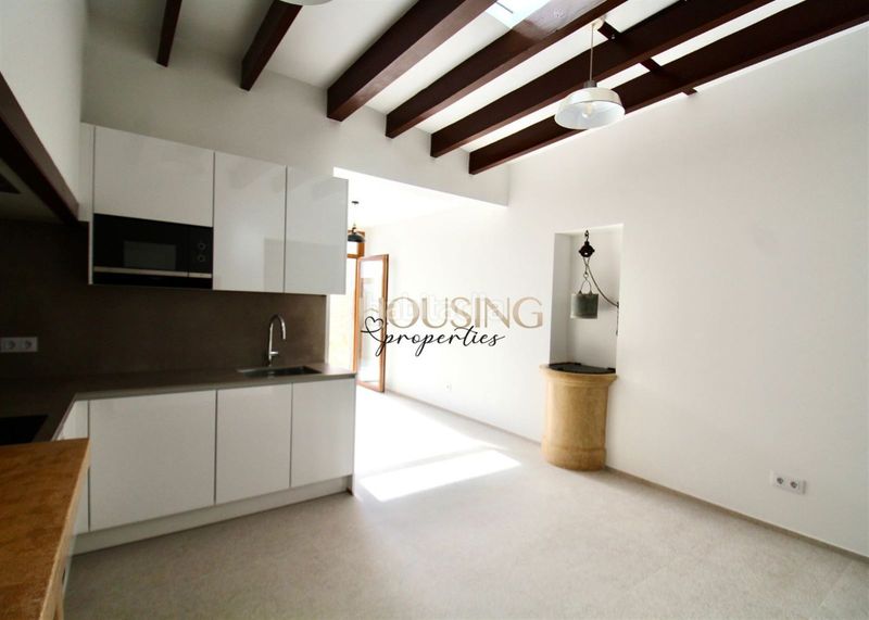 Foto 708b687c-d81e-473e-8f08-2aea77e901d0. Casa adosada casa con reforma y parking, a estrenar, en el pueblo en Llucmajor