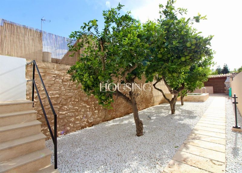 Foto 766b599b-16eb-42c8-a362-c4193c22362f. Casa adosada casa con reforma y parking, a estrenar, en el pueblo en Llucmajor