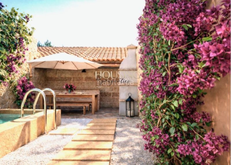 Foto 8f7e7bc0-c37f-458e-be62-d4a107dde4ca. Casa adosada casa con reforma y parking, a estrenar, en el pueblo en Llucmajor