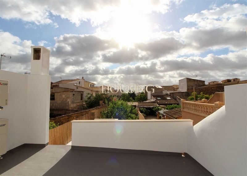 Foto 9af9028f-ccdb-44bf-8dc4-b2b74707f5c3. Casa adosada casa con reforma y parking, a estrenar, en el pueblo en Llucmajor