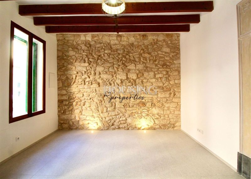 Foto b8be6254-b9c9-4cd7-a787-8734285bace5. Casa adosada casa con reforma y parking, a estrenar, en el pueblo en Llucmajor