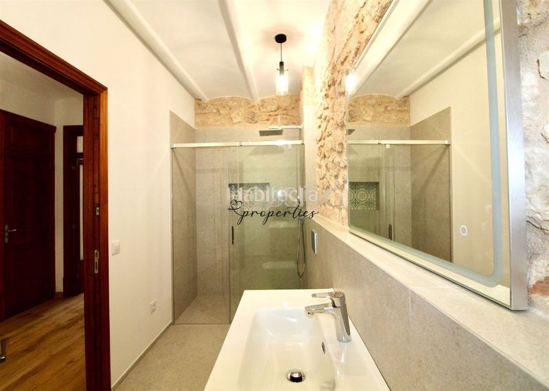 Foto ca076130-e52a-48ce-8d76-5c6b26e654de. Casa adosada casa con reforma y parking, a estrenar, en el pueblo en Llucmajor