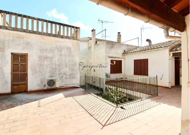 Foto c5033d4e-894f-4d7a-817a-8b3332671f51. Casa adossada amb aparcament a Llucmajor interior Llucmajor