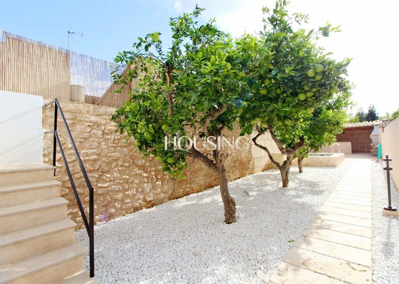 Foto 01d84e0d-ab8f-4458-958c-cf02032bf3b2. Casa adossada amb xemeneia calefacció aparcament piscina a Llucmajor