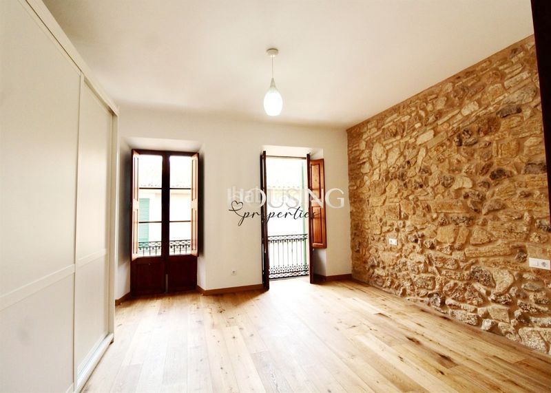 Foto 5bf10db9-d134-46b0-b825-500825e749e4. Casa adossada amb xemeneia calefacció aparcament piscina a Llucmajor