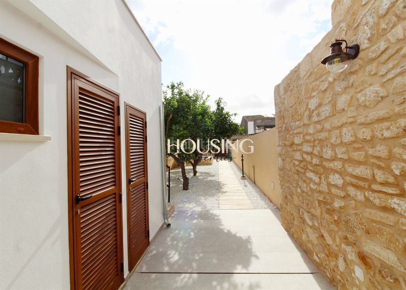 Foto 87c3caf5-56a8-47ae-9ede-3656ad180e24. Casa adossada amb xemeneia calefacció aparcament piscina a Llucmajor