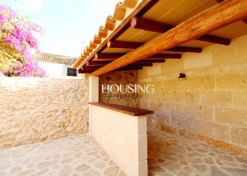 Foto a9f6b1da-fe3e-44ad-b540-c12efa2e026f. Casa adossada amb xemeneia calefacció aparcament piscina a Llucmajor