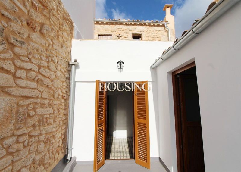 Foto b6f84929-5ea9-45f9-82b4-d4fd0c593bc9. Casa adossada amb xemeneia calefacció aparcament piscina a Llucmajor