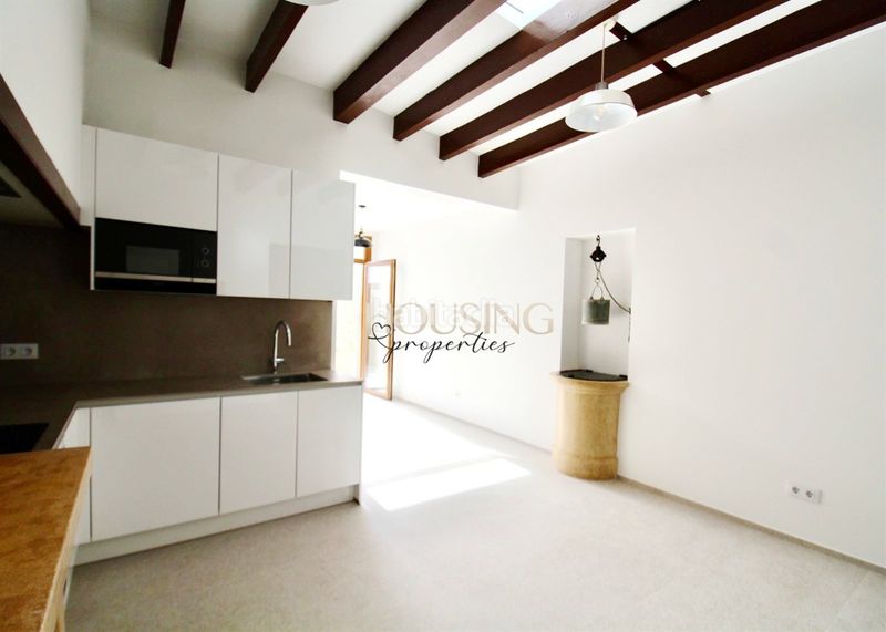 Foto b89ad87a-e113-4d35-8e15-0f41ee942674. Casa adossada amb xemeneia calefacció aparcament piscina a Llucmajor