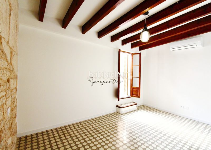 Foto c3cd6313-f87f-4bb5-8448-98b3c452f807. Casa adossada amb xemeneia calefacció aparcament piscina a Llucmajor