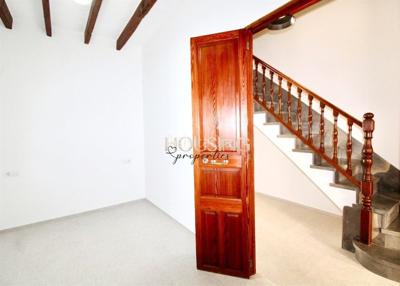 Foto dcf54392-3da2-4d96-a916-0bd4a2955442. Casa adossada amb xemeneia calefacció aparcament piscina a Llucmajor