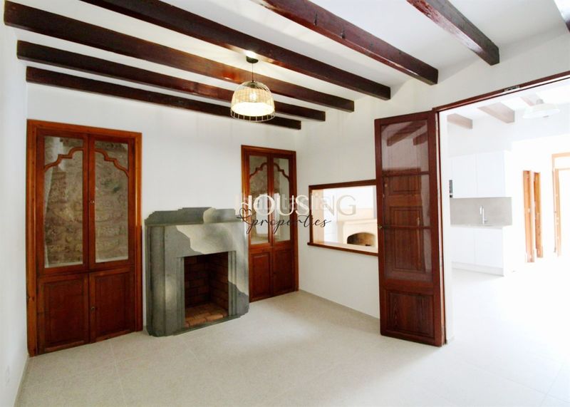 Foto fe906aec-cb0e-426a-8292-b1bfa95a46d0. Casa adossada amb xemeneia calefacció aparcament piscina a Llucmajor