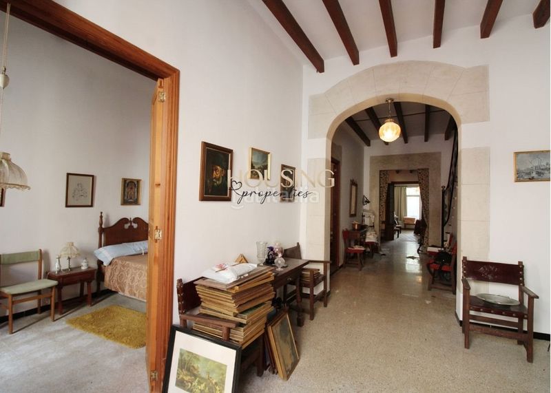 Foto f5665c54-5764-48e1-b519-ed83961b4a5e. Casa adossada amb xemeneia a Llucmajor interior Llucmajor