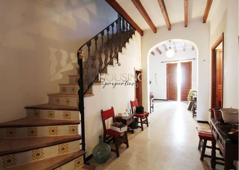 Foto f8276685-194e-444e-b93e-eb6277f56422. Casa adossada amb xemeneia a Llucmajor interior Llucmajor