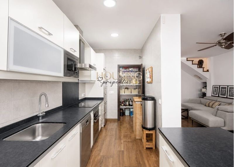 Foto f9c03bb5-821a-4b0b-b391-a227238c34a0. Casa adossada amb xemeneia aparcament a L´Olivera Palma de Mallorca