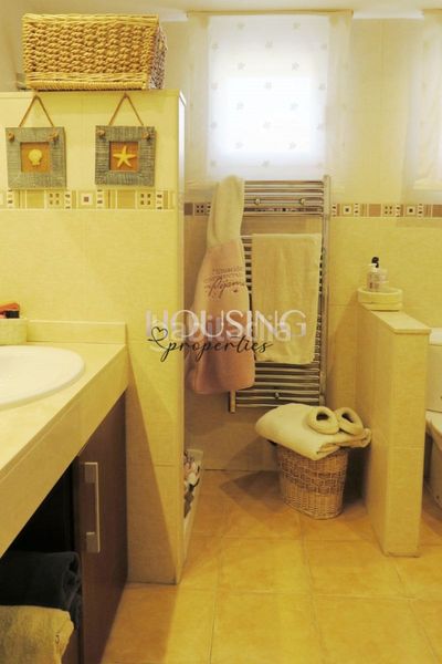 Foto 644101e1-0ac4-4da7-a2f1-ecb9250b16a7. Casa aparellada amb aparcament piscina a Pòrtol Marratxí