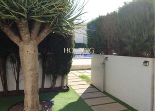 Lloguer Planta baixa a Les Maravelles. Con terraza y jardin en residencial con piscinas
