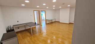 Miete Büro in Son Anglada. Oficina en centro de negocios en polígono son valentí.