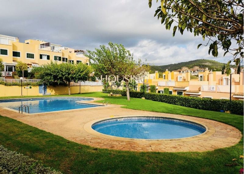 Foto 2bd2f3a6-e0e9-4fbc-ba34-cacd0bb23089. Reihenhaus mit parking pool in Son Xigala Palma de Mallorca