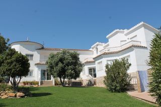 Chalet en Calle juan bautista ronchera. Finca con chalet, 3 viviendas, piscina, vistas al mar, sant jord