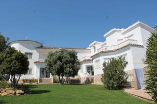 Xalet a N/a. Finca con chalet, 3 viviendas, piscina, vistas al mar, sant jord