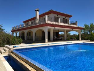 Chalet  Carrer nou. Fincas, villa, piscina, garaje, costa azahar, cervera del maestr