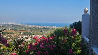 Chalet à Las Atalayas-Urmi-Cerro Mar. Chalet, vistas al mar, piscina, jardín, garaje, peñiscola, costa