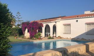 Xalet a Costa Norte. Villa, 3 parcelas, piscina, garaje, costa azahar, vinaros norte,