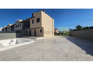 Maison jumelée à Costa Norte. Casa adosada esquina obra nueva en vinaroz