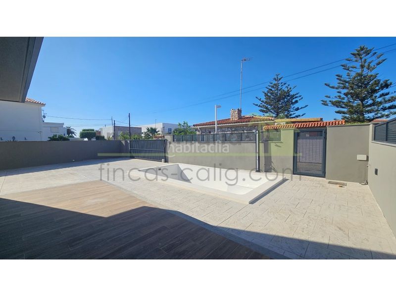 Foto 9483e710-cce5-46a5-8d24-f0f311262082. Casa adossada amb aparcament piscina a Costa Norte Vinaròs