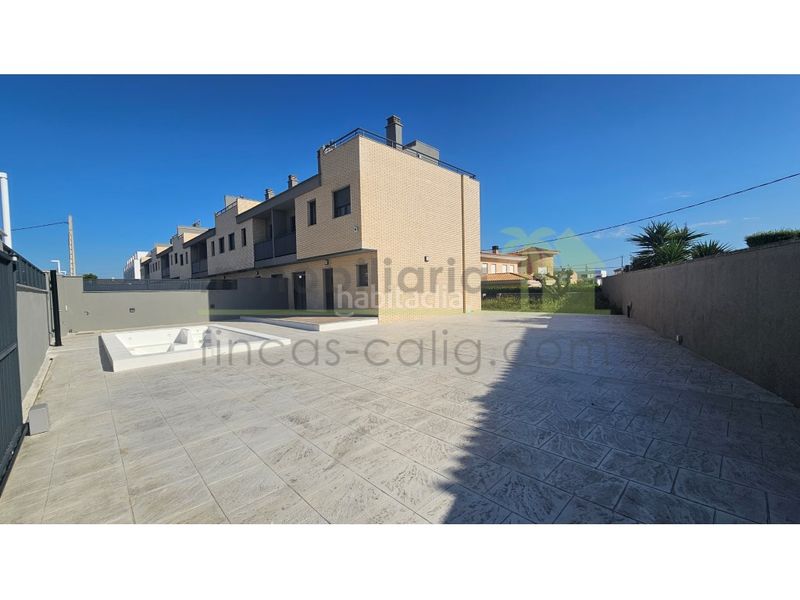 Foto ea89ec4f-61b0-4047-a3b4-af805435f9af. Casa adossada amb aparcament piscina a Costa Norte Vinaròs