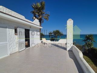 Casa en Mar Chica. Villa exclusiva en primera línea de mar  cala privada y vistas d
